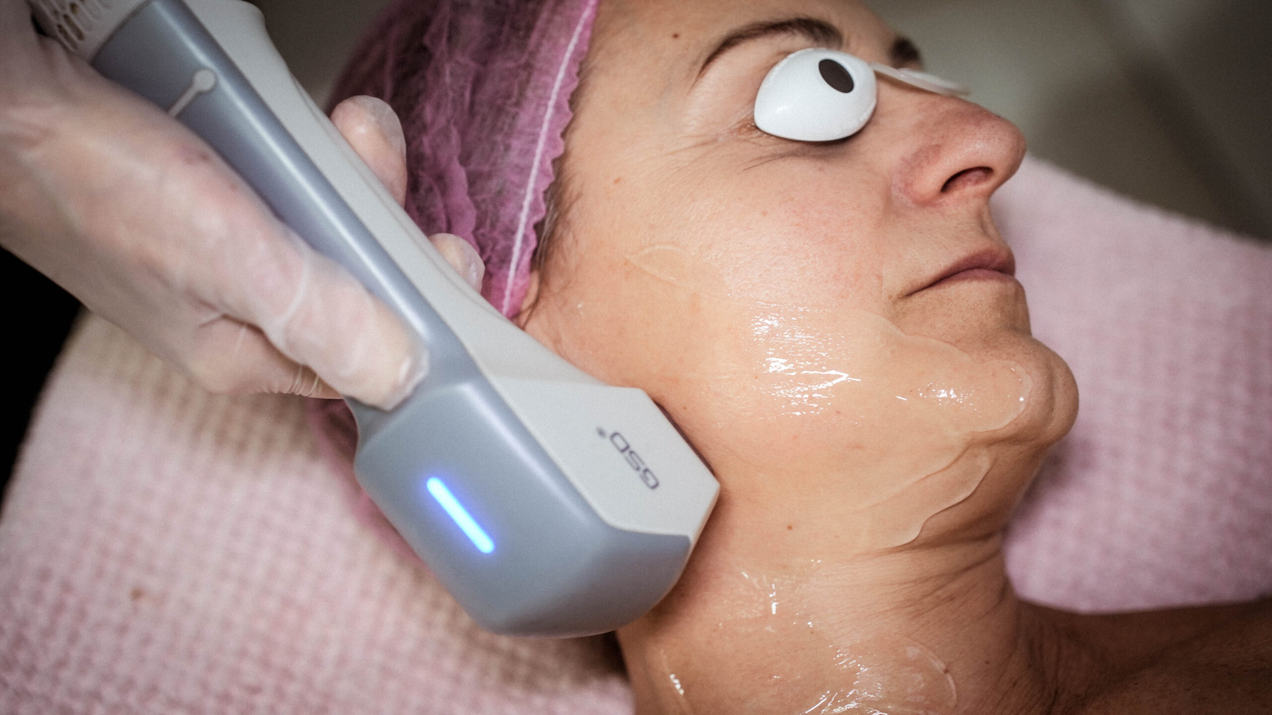 tratamientos faciales y corporales en Sevilla. salon de belleza montse montero